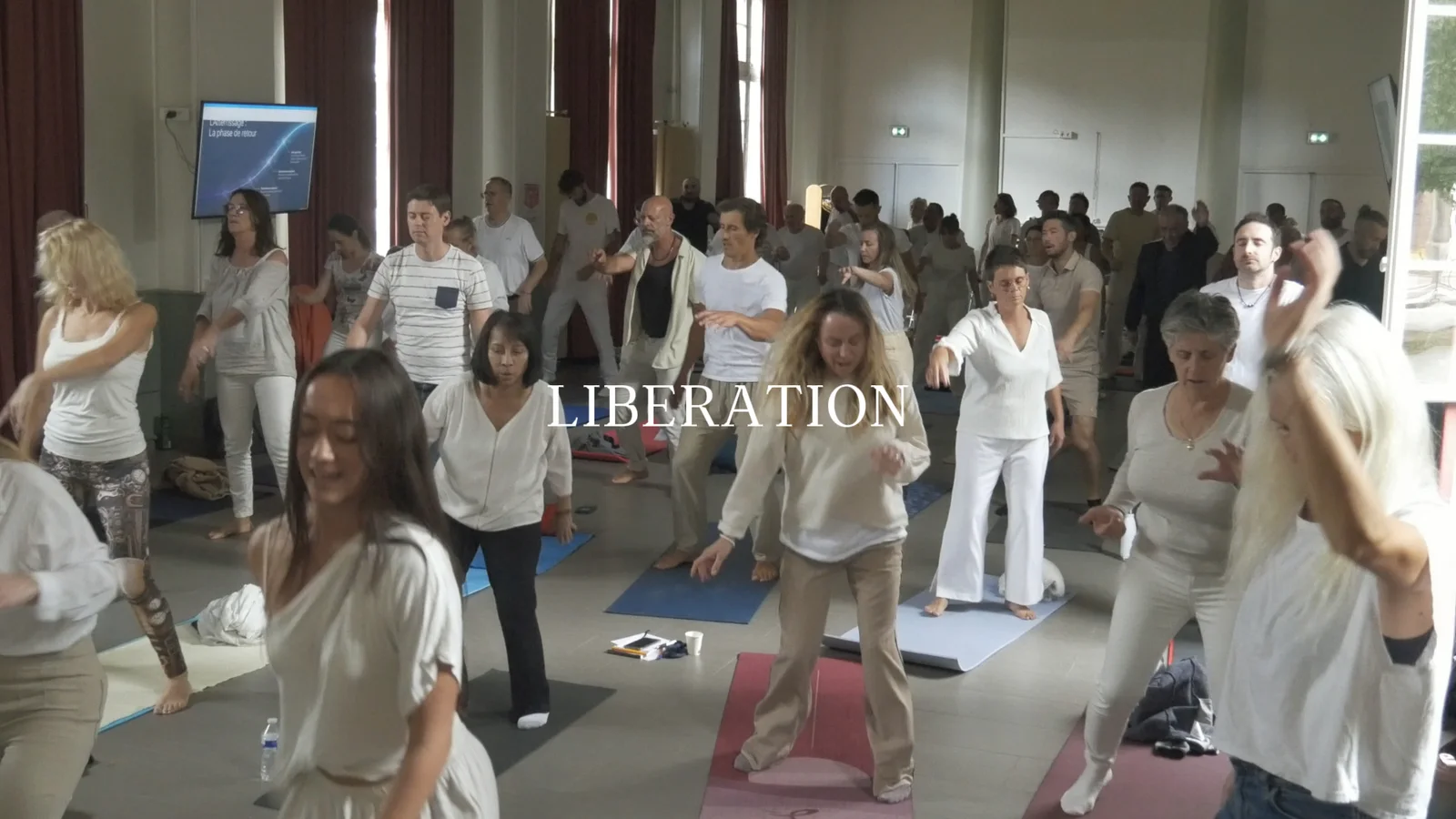 Le groupe participe à une pratique collective en mouvement